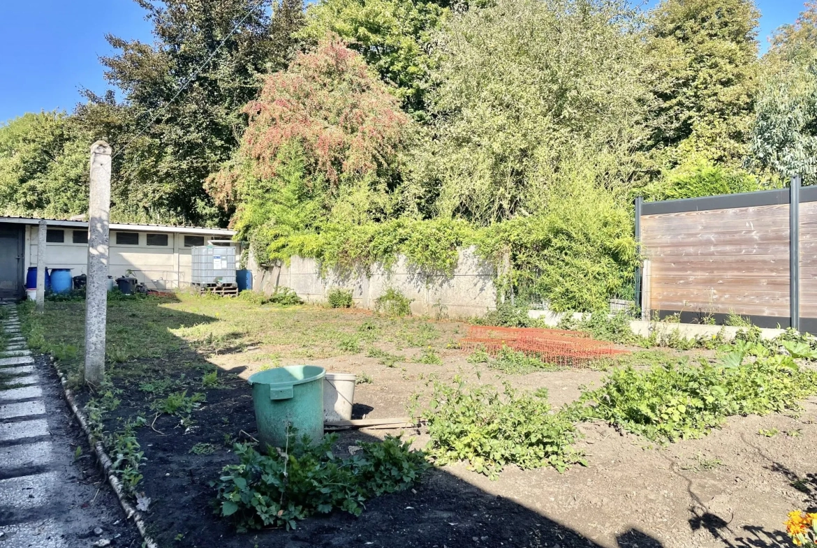 Maison à vendre à Halluin avec jardin et dépendance - 339 m² de terrain 