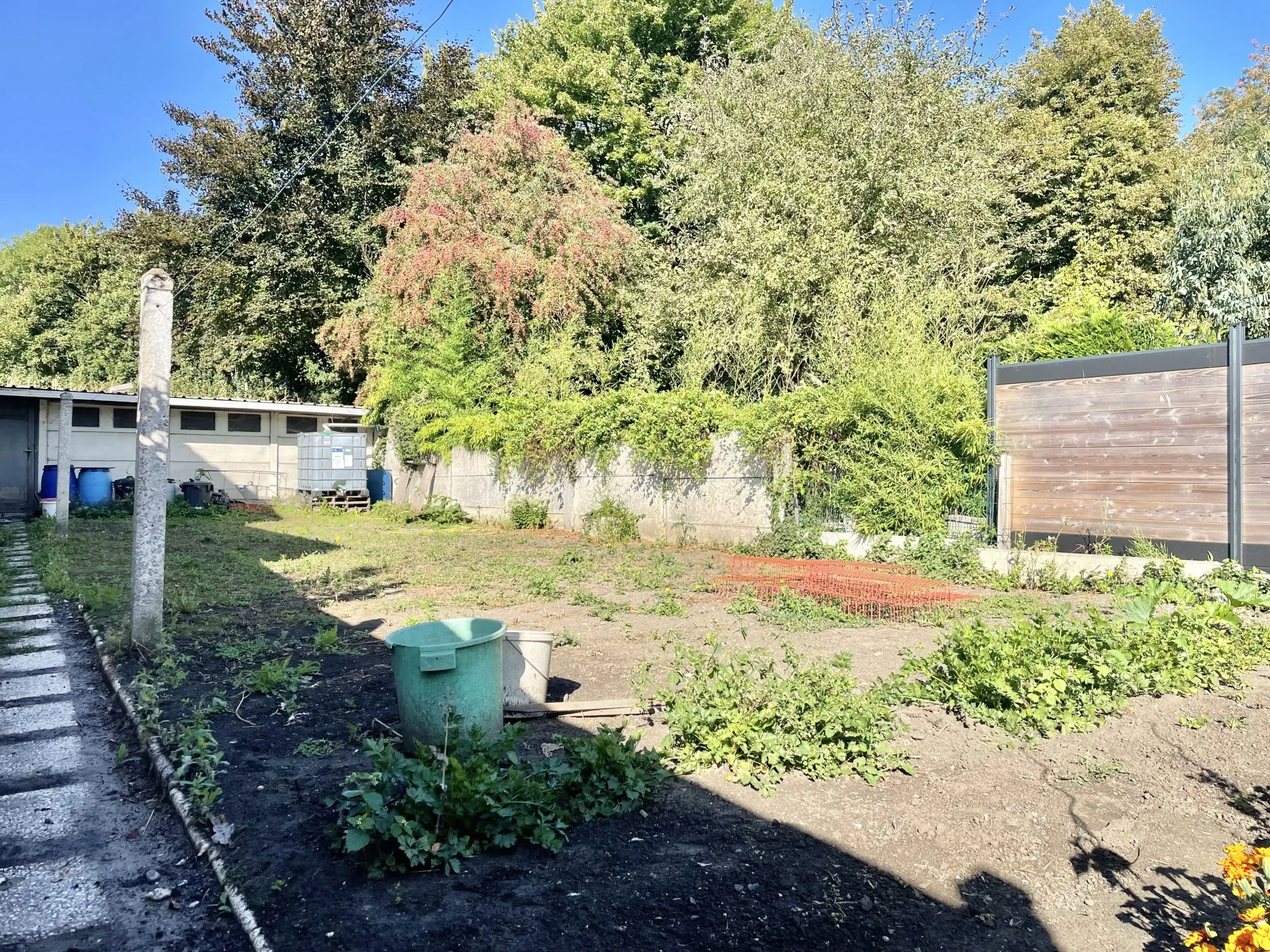 Maison à vendre à Halluin avec jardin et dépendance - 339 m² de terrain 