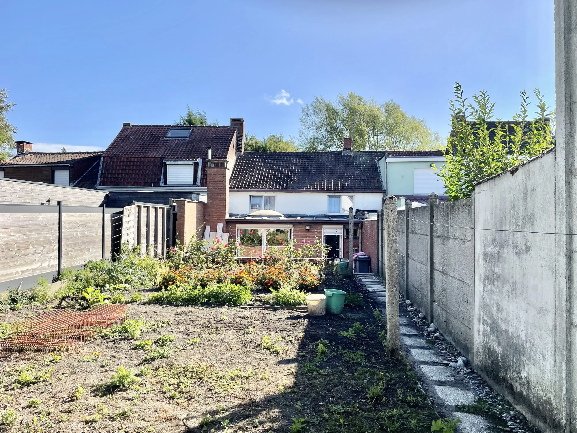 Maison à vendre à Halluin avec jardin et dépendance - 339 m² de terrain 