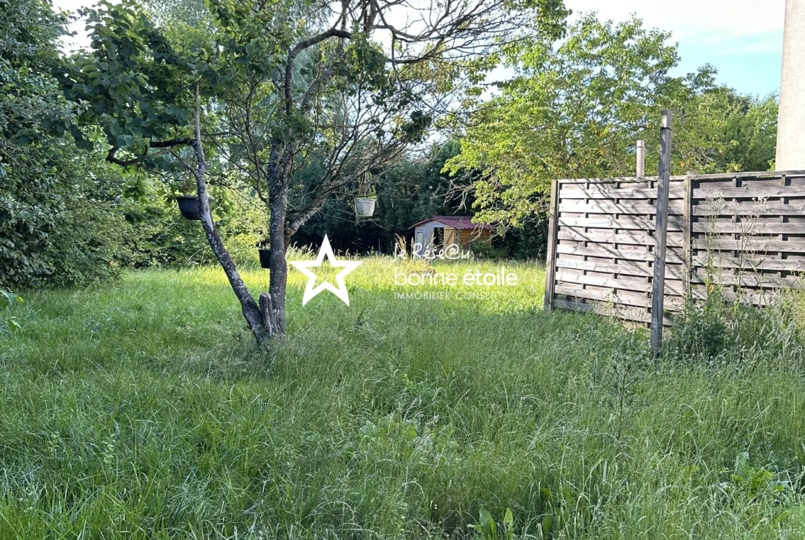 Maison individuelle à vendre à Richebourg avec 4 chambres et jardin clôturé 