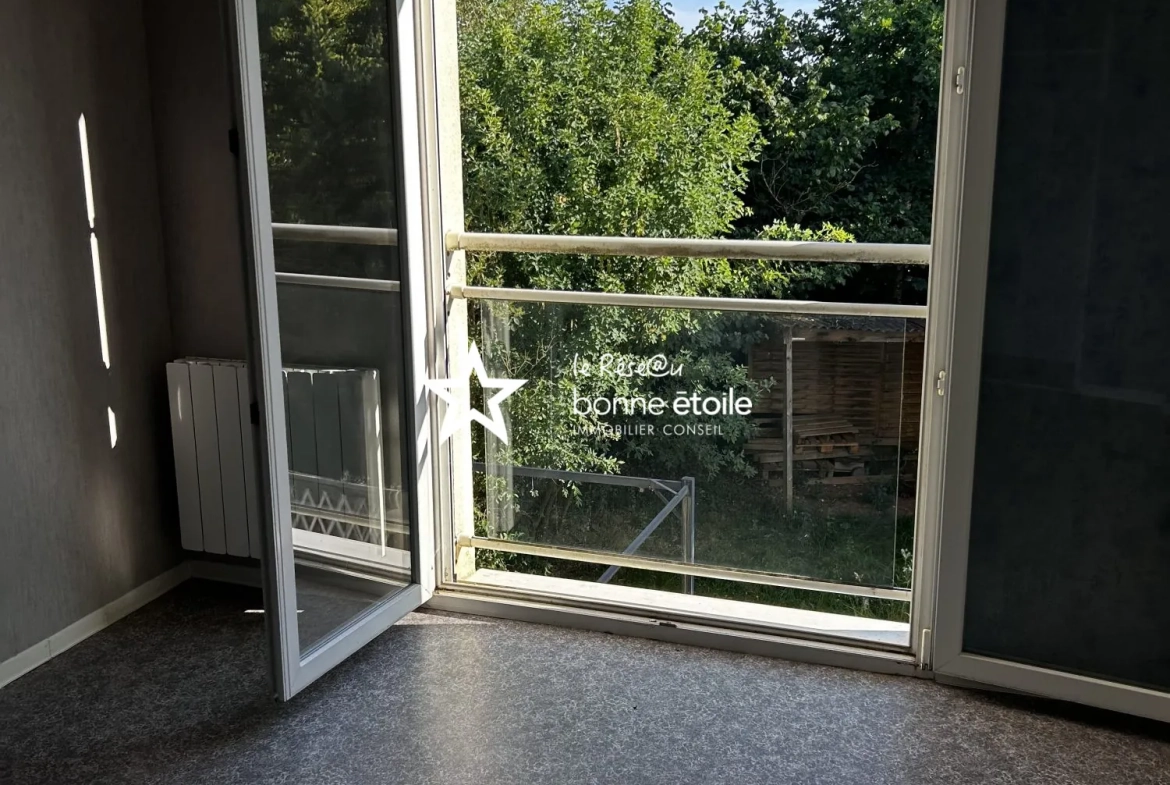 Maison individuelle à vendre à Richebourg avec 4 chambres et jardin clôturé 