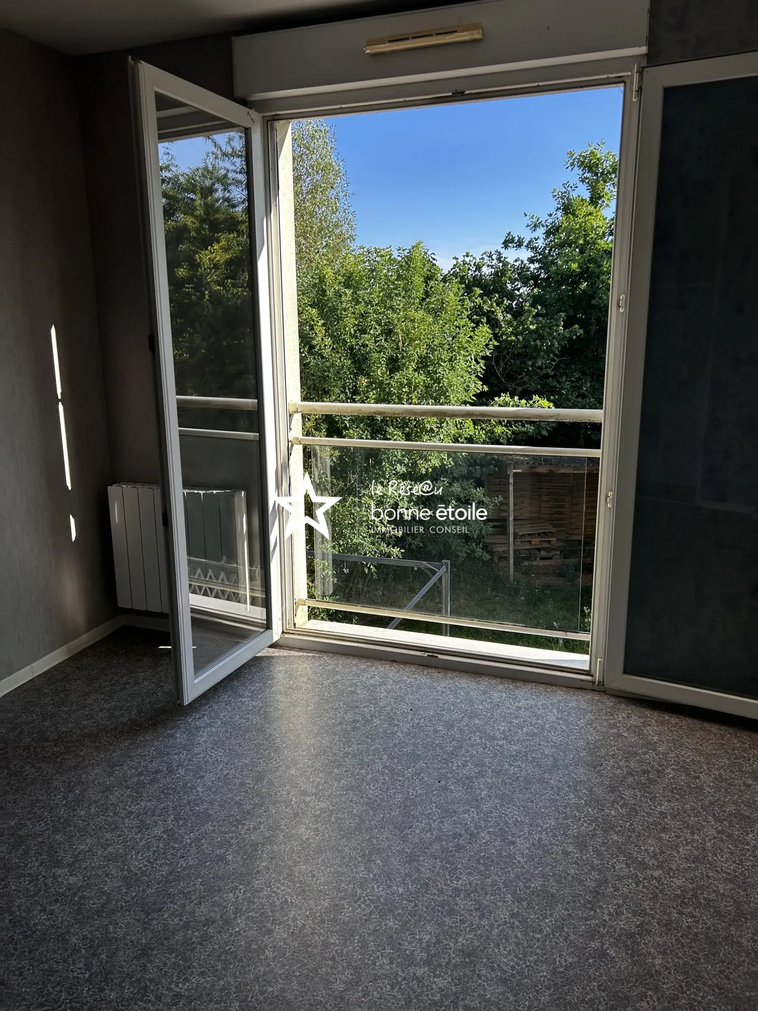 Maison individuelle à vendre à Richebourg avec 4 chambres et jardin clôturé 