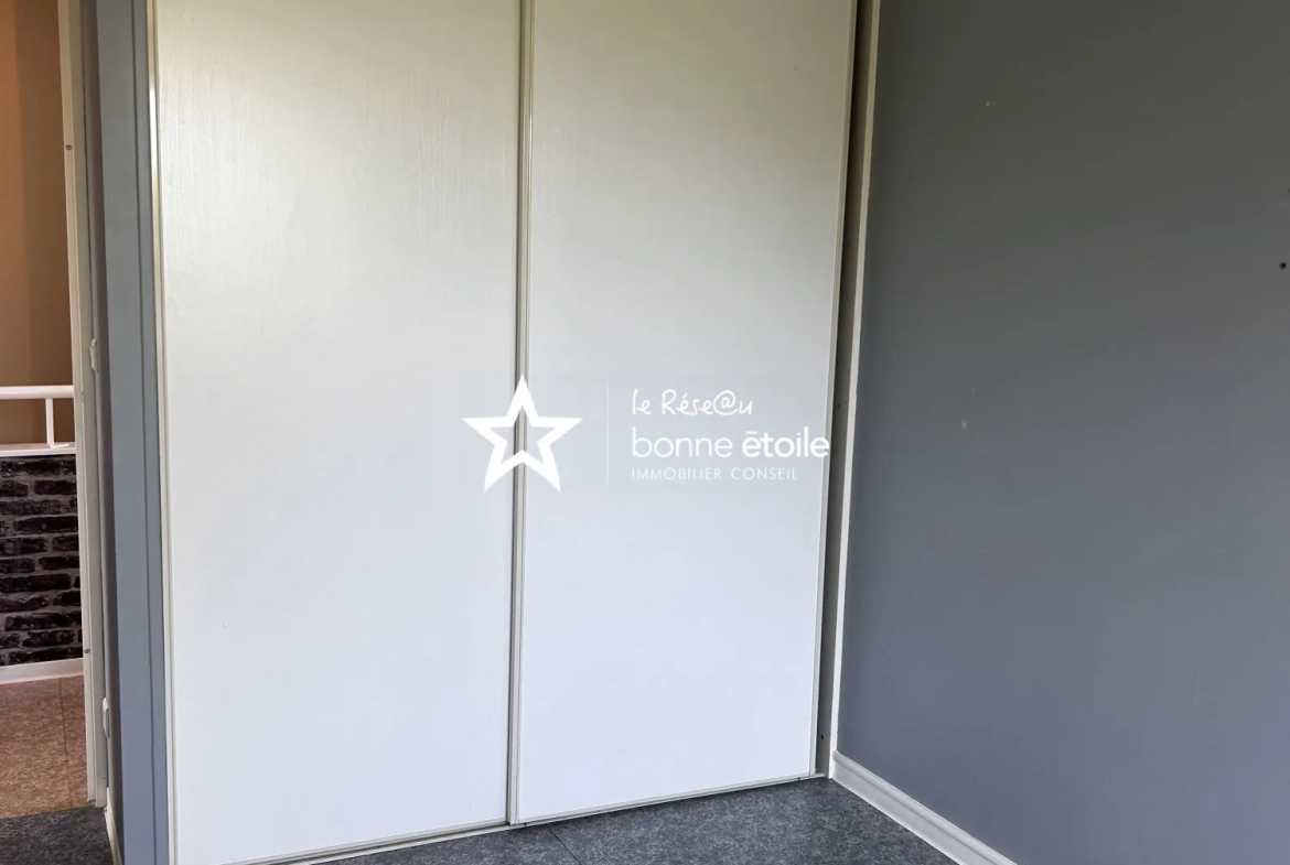 Maison individuelle à vendre à Richebourg avec 4 chambres et jardin clôturé 