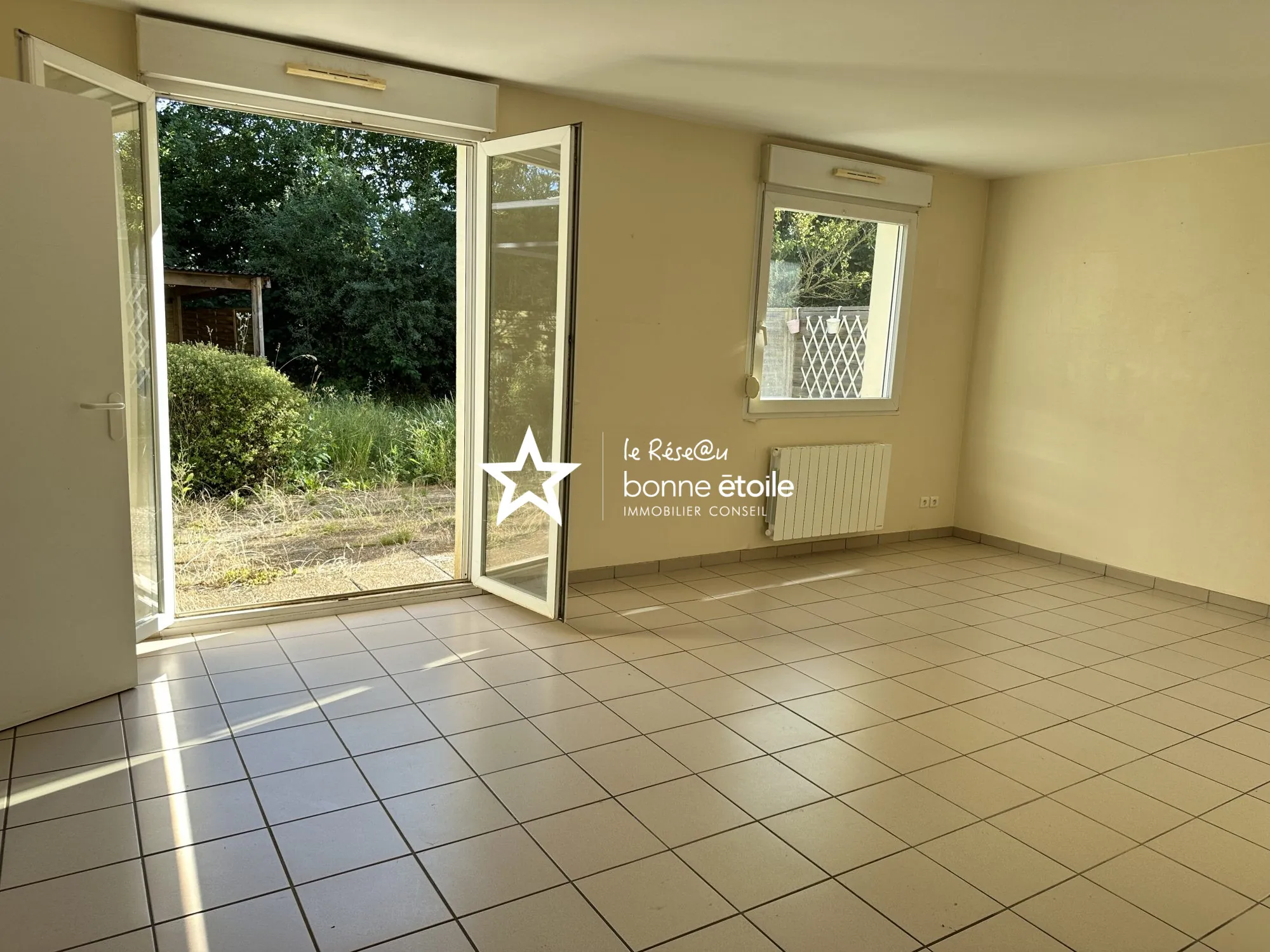 Maison individuelle à vendre à Richebourg avec 4 chambres et jardin clôturé 
