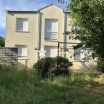 Maison individuelle à vendre à Richebourg avec 4 chambres et jardin clôturé