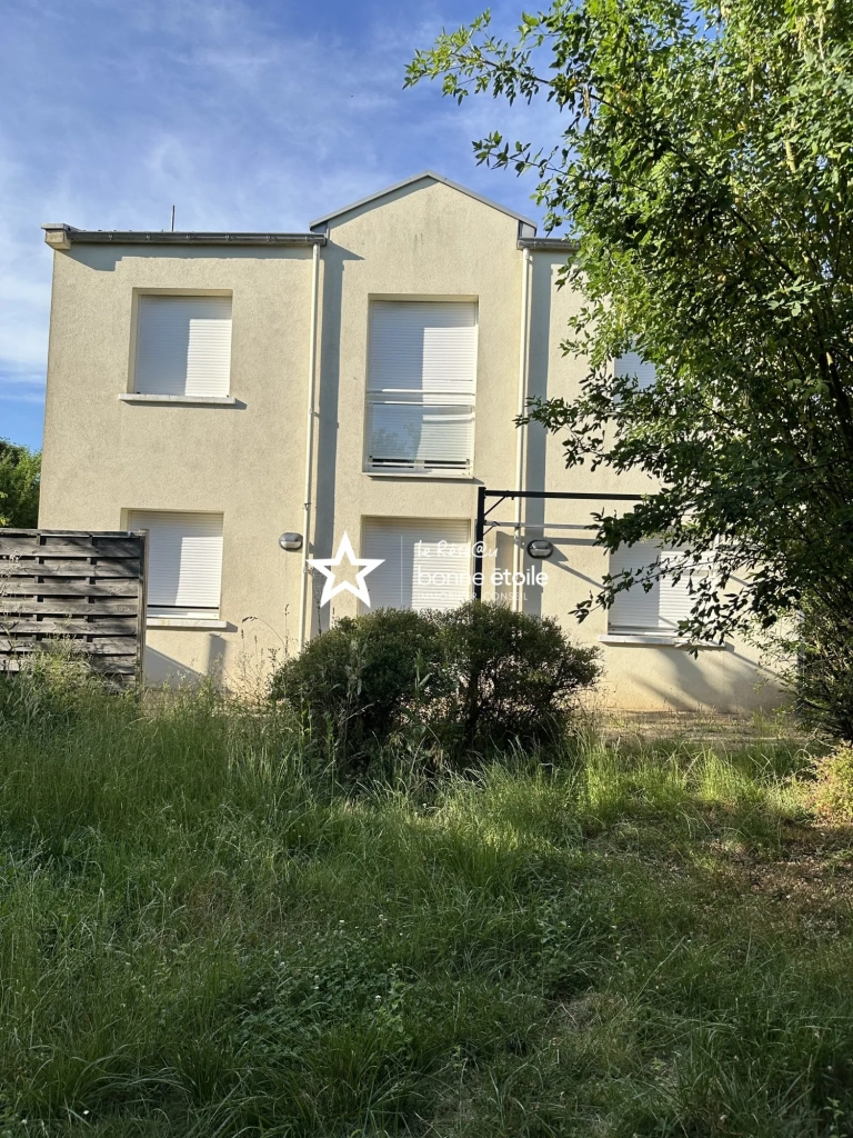 Maison individuelle à vendre à Richebourg avec 4 chambres et jardin clôturé