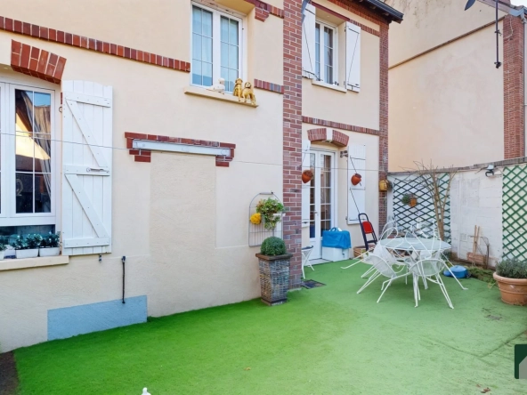Maison de ville à vendre à Châteauneuf-en-Thymerais avec jardin et garage – 80 m²
