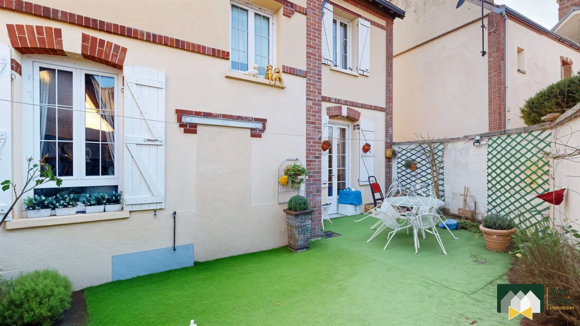 Maison de ville à vendre à Châteauneuf-en-Thymerais avec jardin et garage – 80 m² 