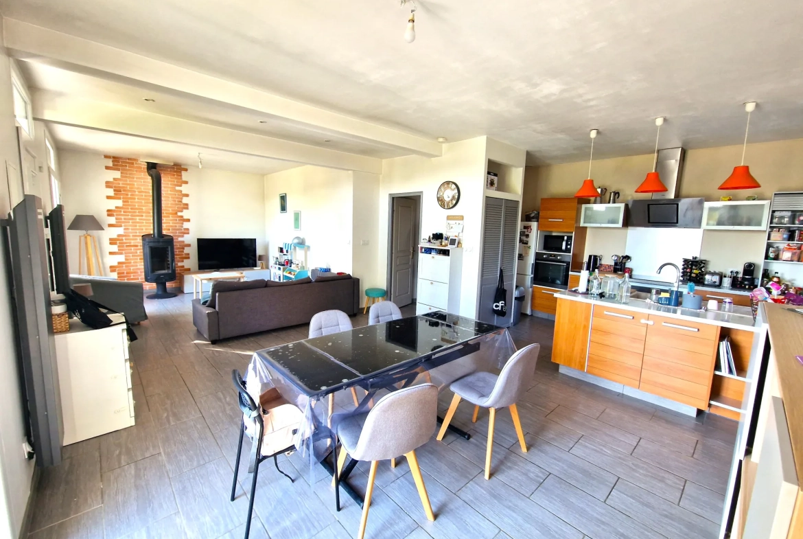 Maison rénovée de 97 m² à Montélimar avec jardin et garage 