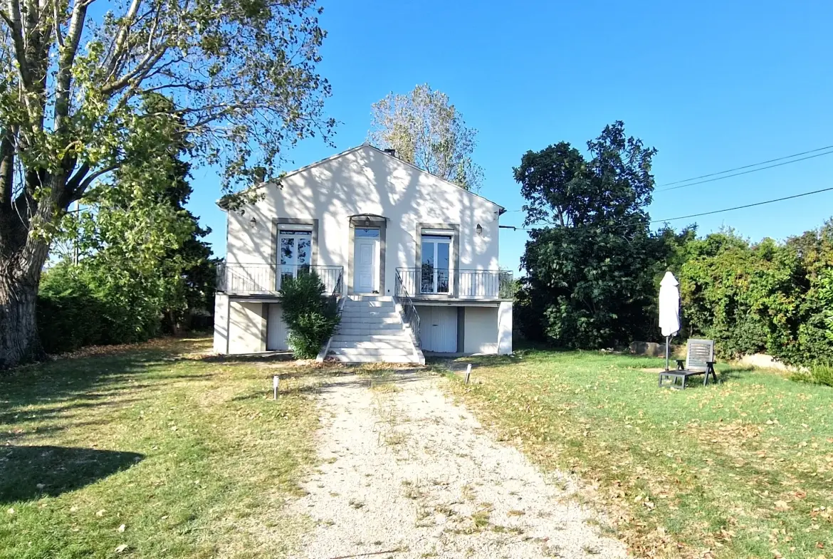 Maison rénovée de 97 m² à Montélimar avec jardin et garage 