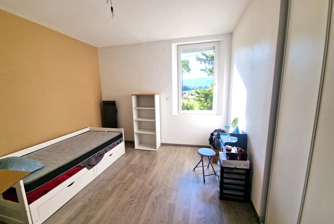 Maison rénovée de 97 m² à Montélimar avec jardin et garage 