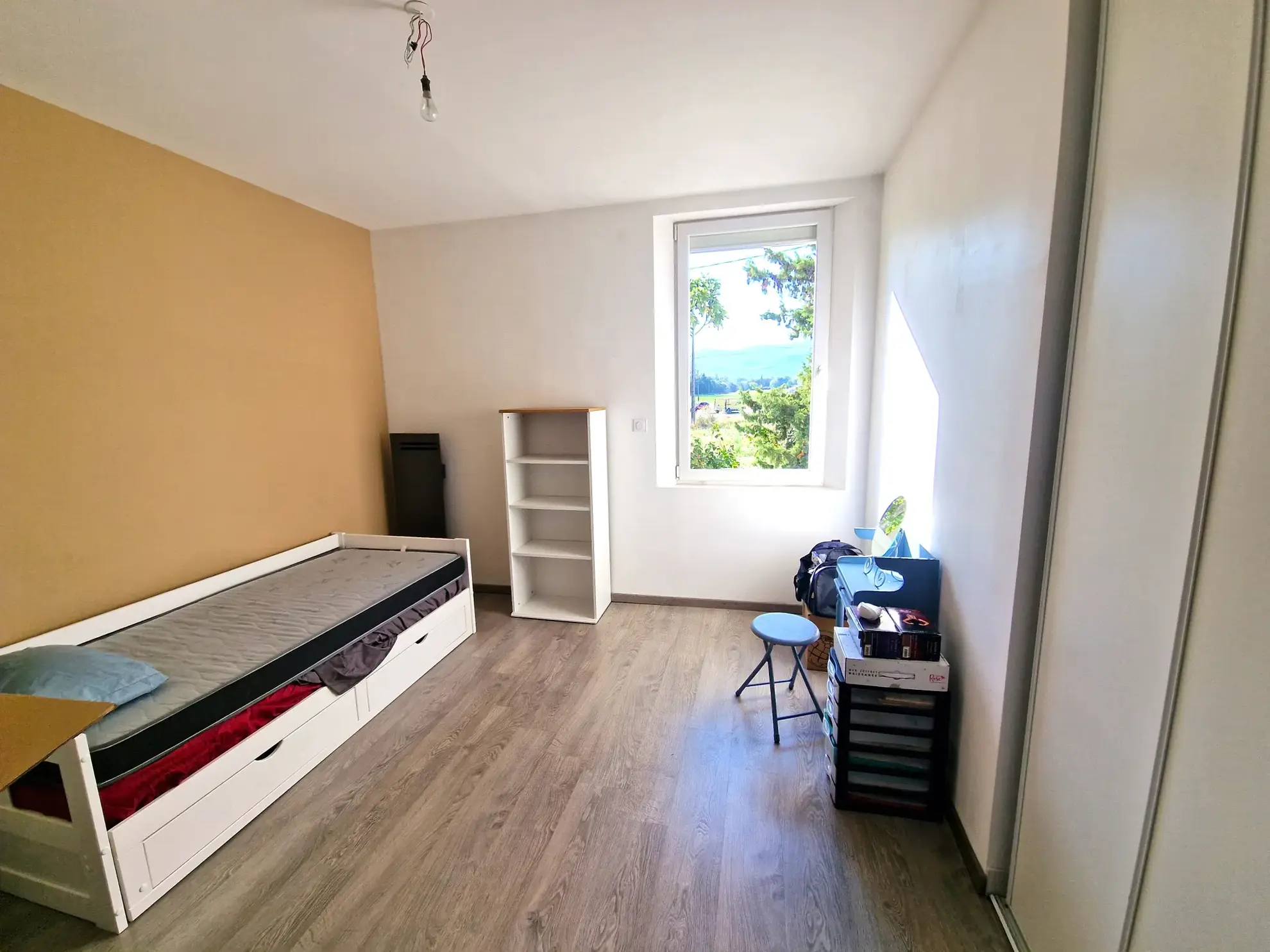 Maison rénovée de 97 m² à Montélimar avec jardin et garage 