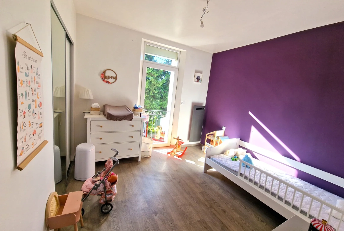 Maison rénovée de 97 m² à Montélimar avec jardin et garage 