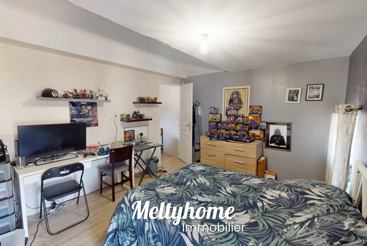 Maison de ville de 67 m² à Creully avec garage et caves, proche de la mer 