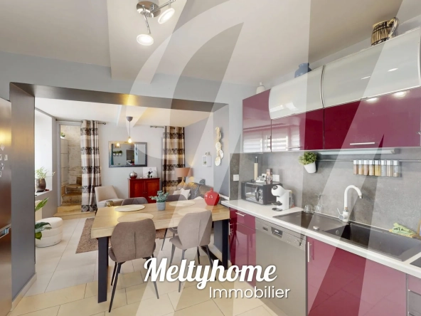Maison de ville de 67 m² à Creully avec garage et caves, proche de la mer