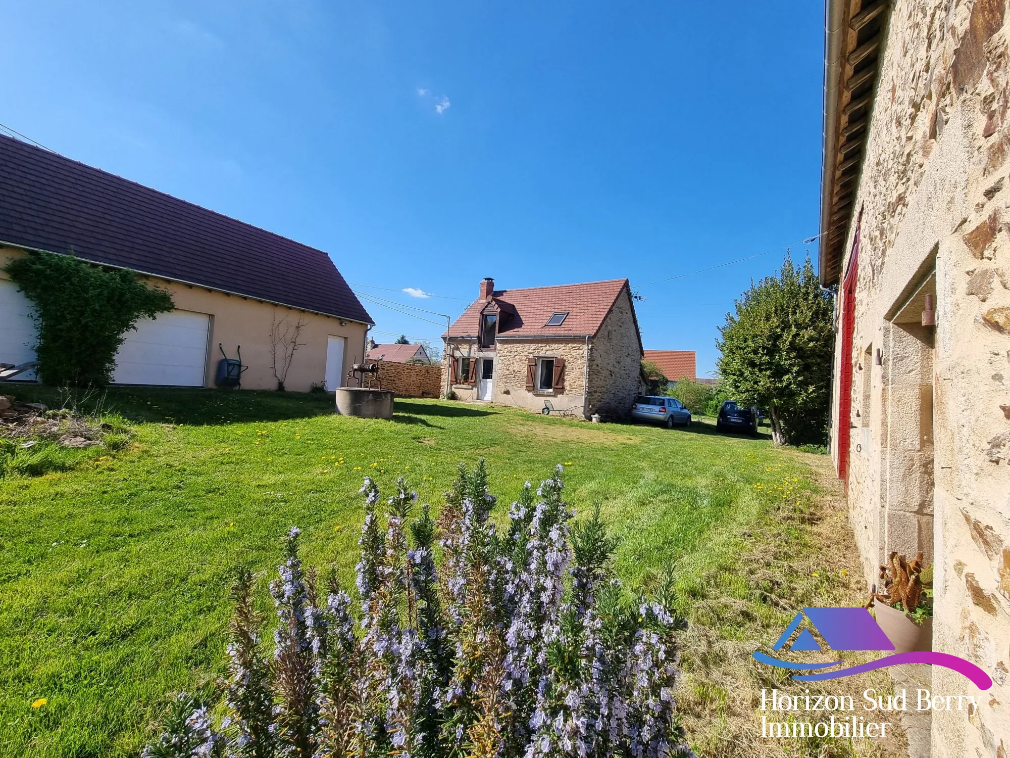 ensemble des bâtis Belle propriété de campagne avec maison, grange et terrain à Pouligny-Notre-Dame 