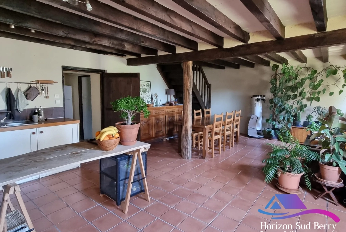 pièce de vie Belle propriété de campagne avec maison, grange et terrain à Pouligny-Notre-Dame 