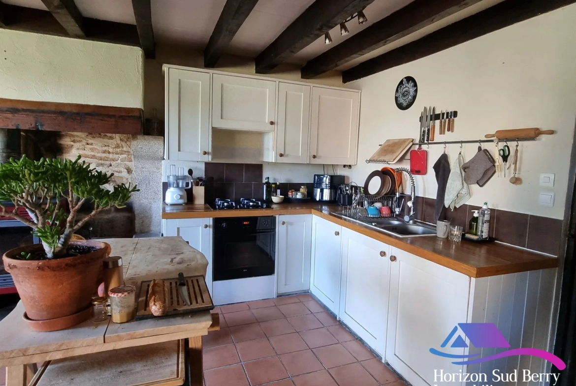 cuisine Belle propriété de campagne avec maison, grange et terrain à Pouligny-Notre-Dame 