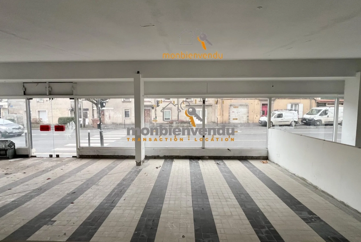 Local commercial de 265 m² à Aurillac avec réserves – Opportunité d'affaires 