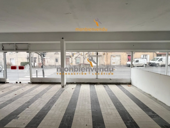 Local commercial de 265 m² à Aurillac avec réserves – Opportunité d'affaires