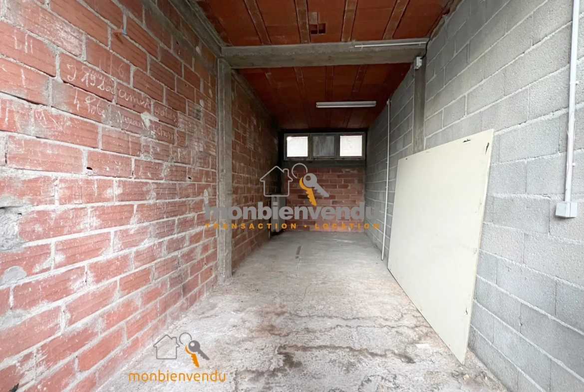 Local commercial de 265 m² à Aurillac avec réserves – Opportunité d'affaires 