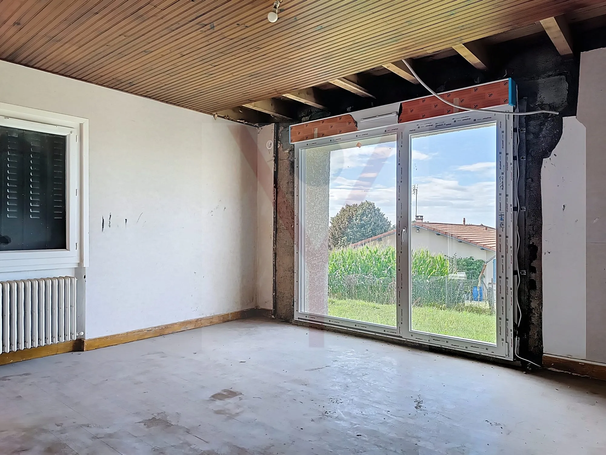 Plateau en duplex à rénover avec terrain à Vonnas ou Bourg en Bresse 
