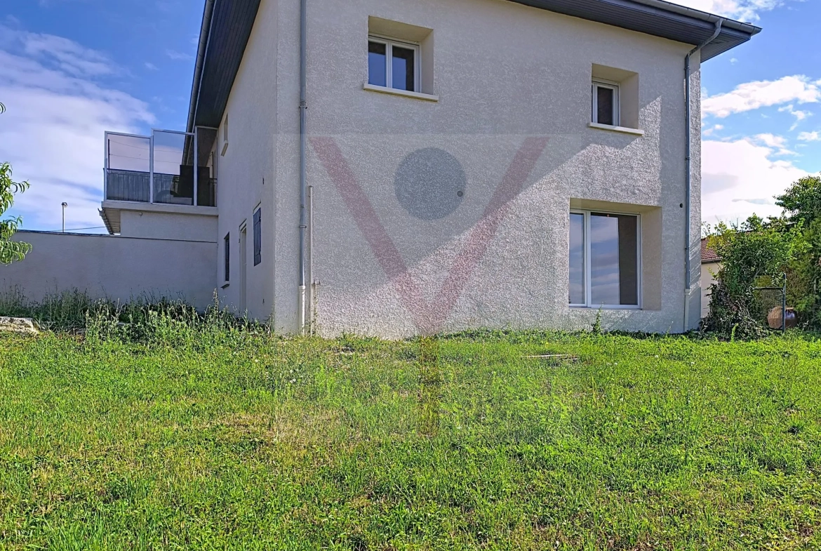 Plateau en duplex à rénover avec terrain à Vonnas ou Bourg en Bresse 