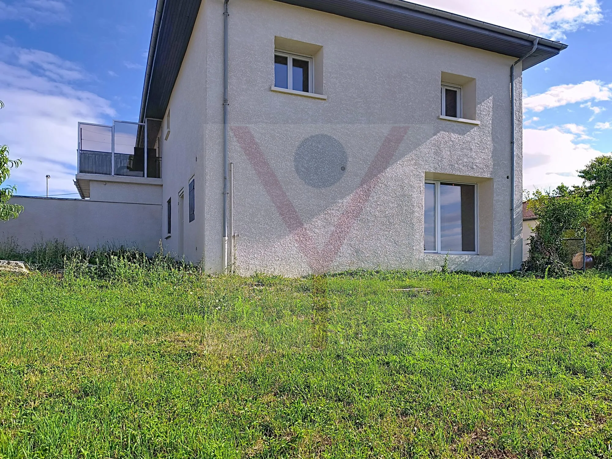 Plateau en duplex à rénover avec terrain à Vonnas ou Bourg en Bresse 