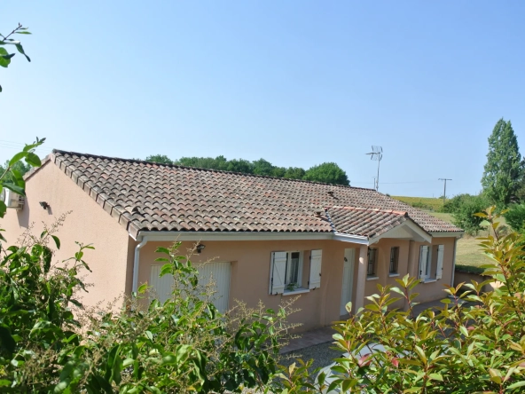 Maison de plain-pied avec jardin et garage près de Marmande