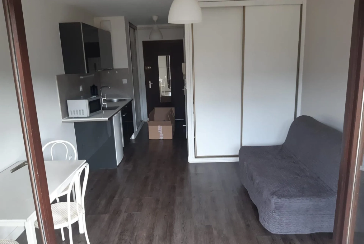 Studio meublé de 24 m² avec balcon à Grenoble - Location idéale 