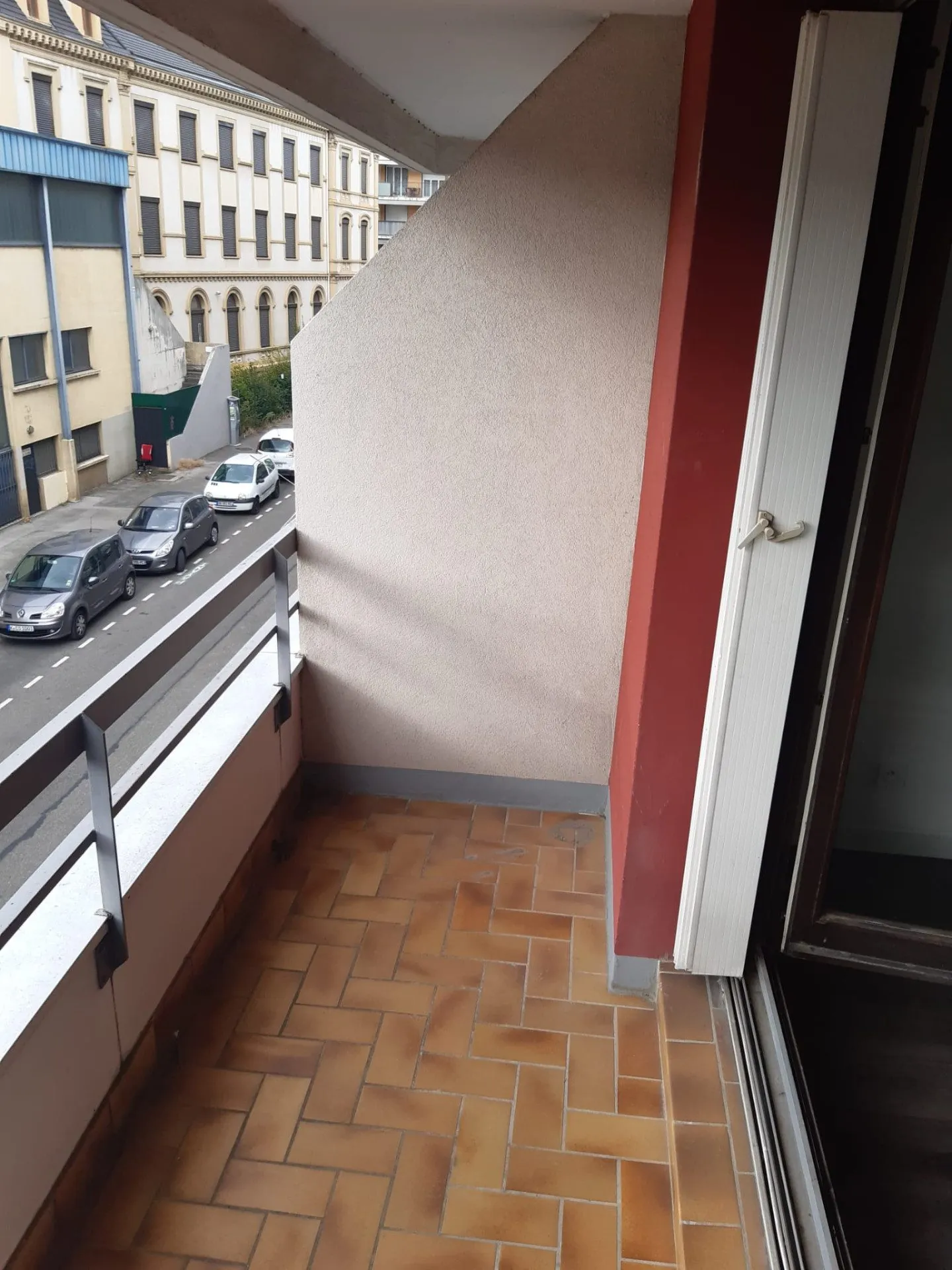 Studio meublé de 24 m² avec balcon à Grenoble - Location idéale 