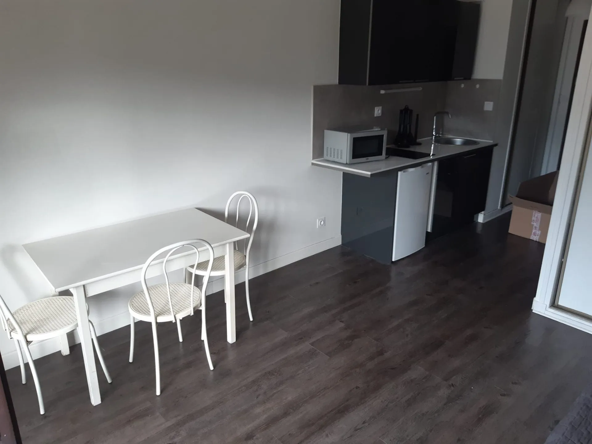 Studio meublé de 24 m² avec balcon à Grenoble - Location idéale 