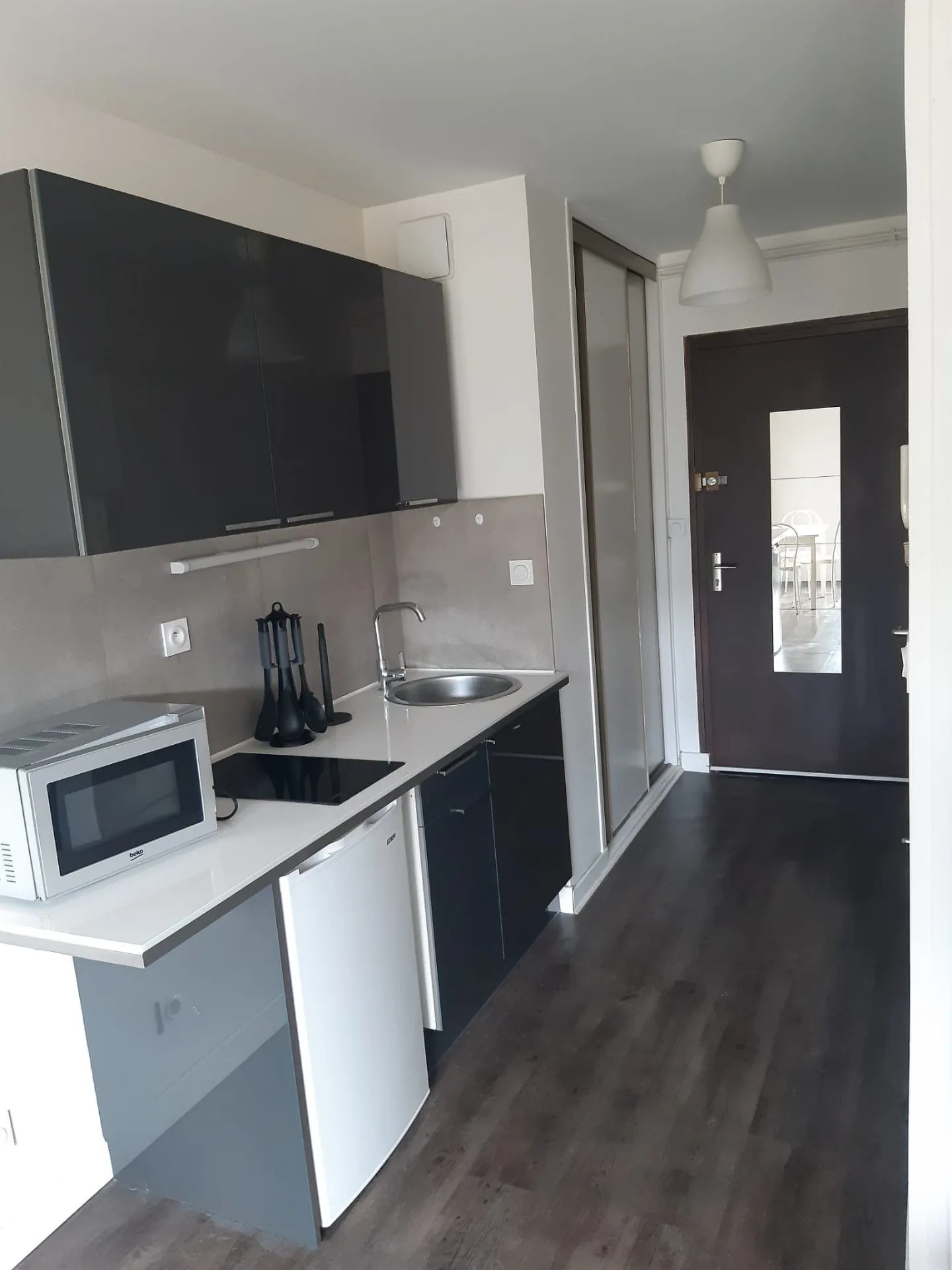 Studio meublé de 24 m² avec balcon à Grenoble - Location idéale 