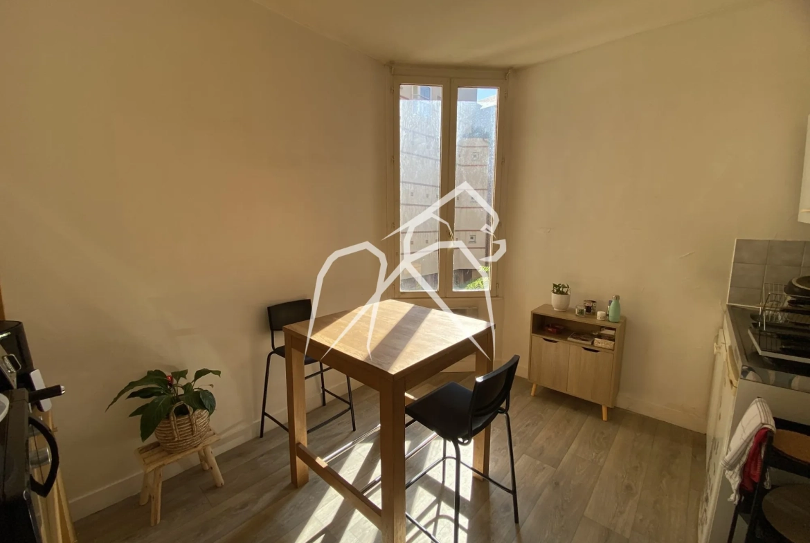 Opportunité d'investissement immobilier à Rouen : deux studios loués en centre-ville 