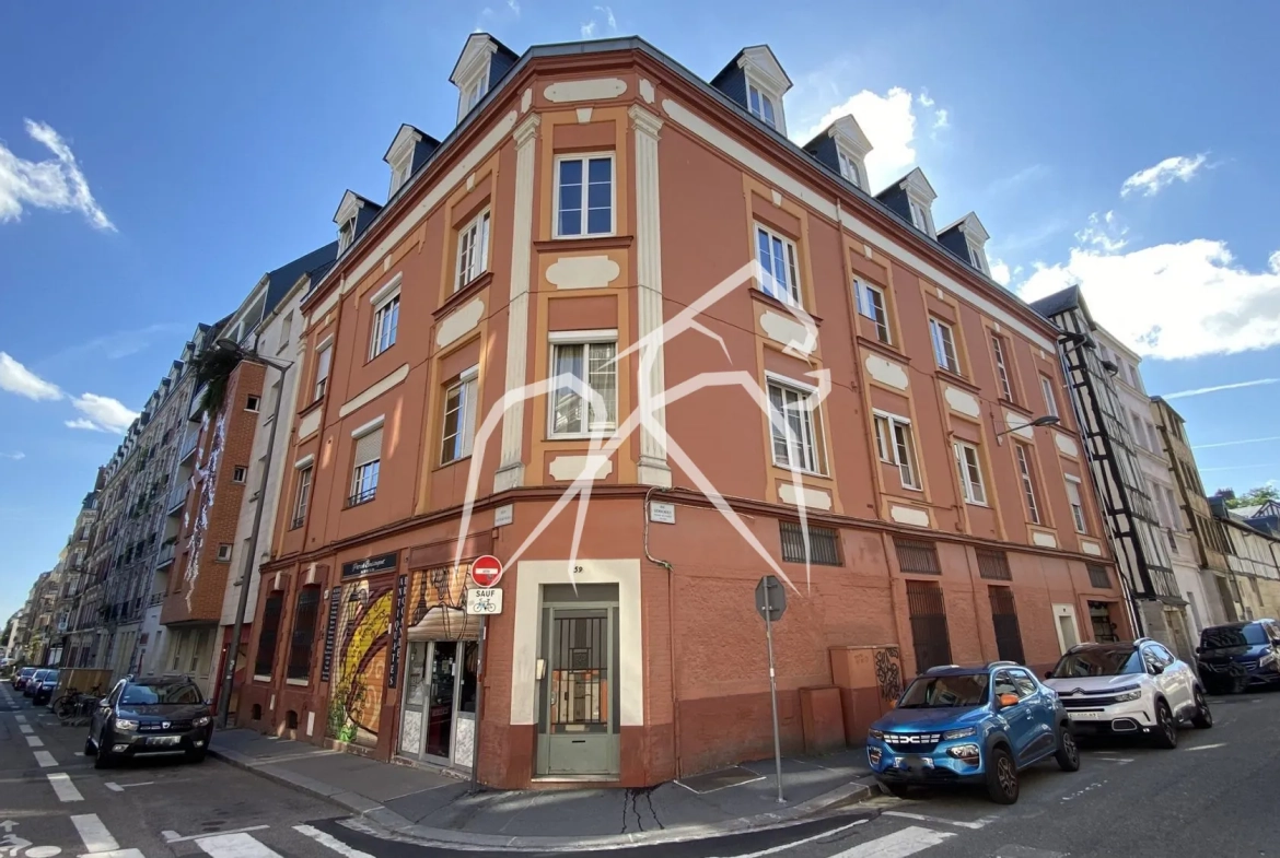Opportunité d'investissement immobilier à Rouen : deux studios loués en centre-ville 