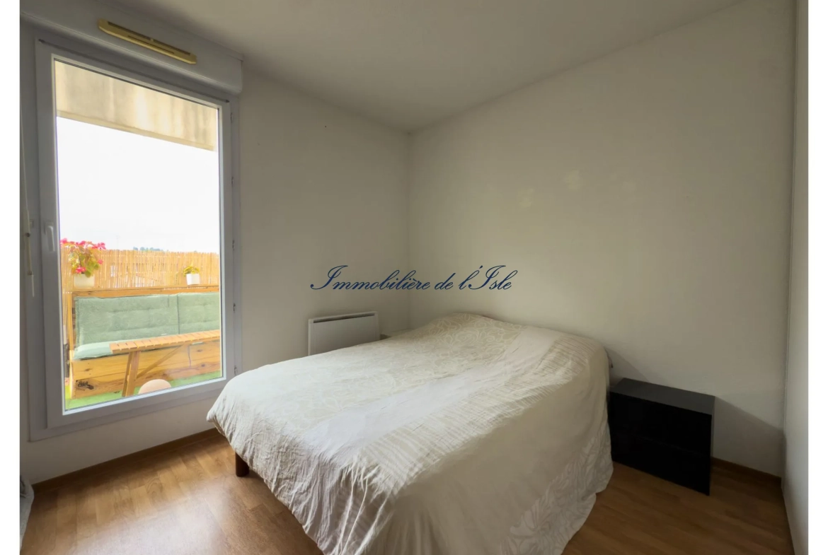 Appartement 3 pièces avec piscine et parking à Trélissac 