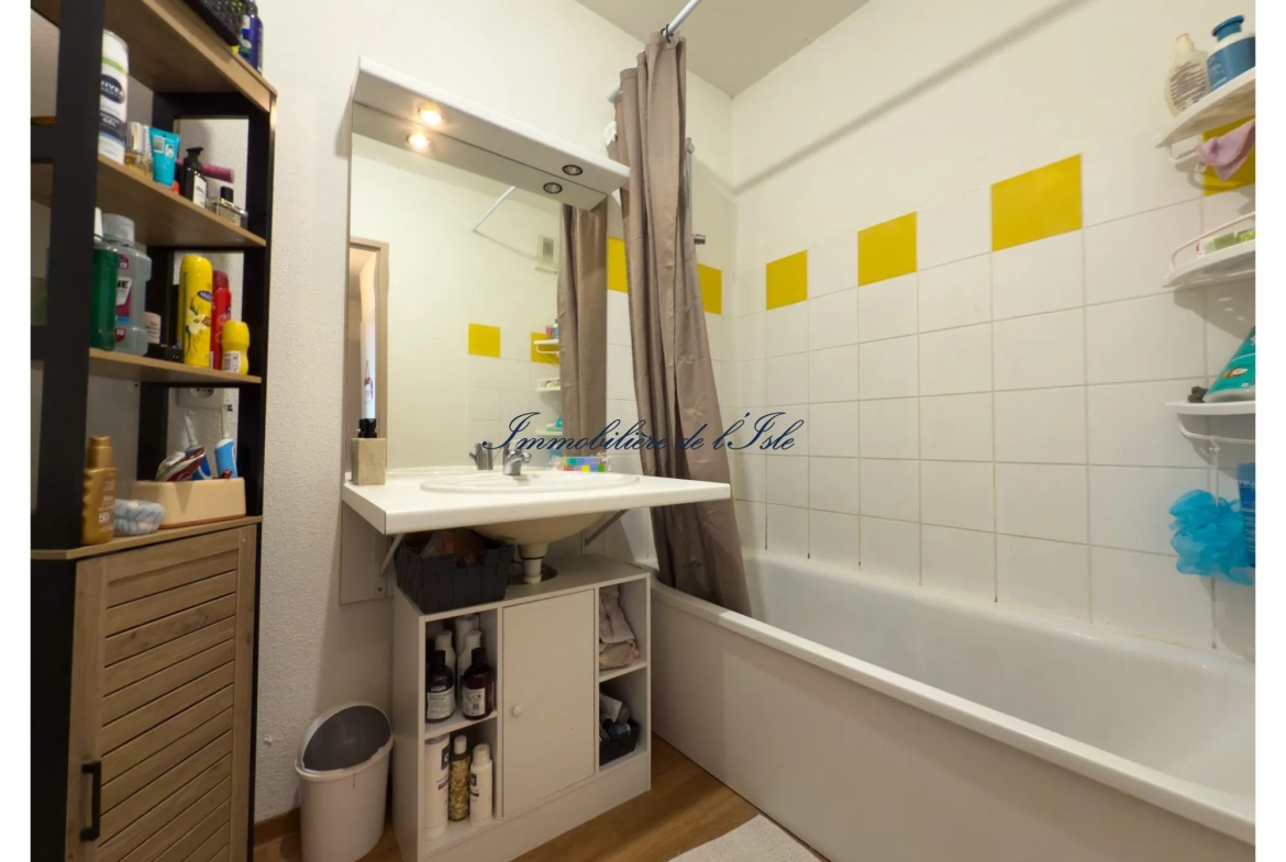 Appartement 3 pièces avec piscine et parking à Trélissac 