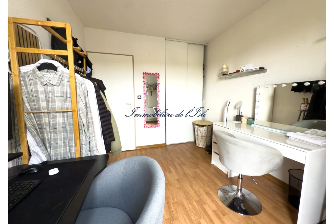 Appartement 3 pièces avec piscine et parking à Trélissac 