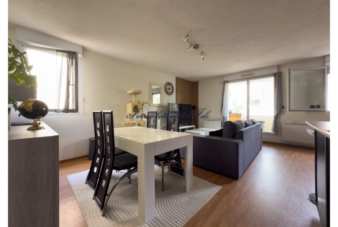 Appartement 3 pièces avec piscine et parking à Trélissac 