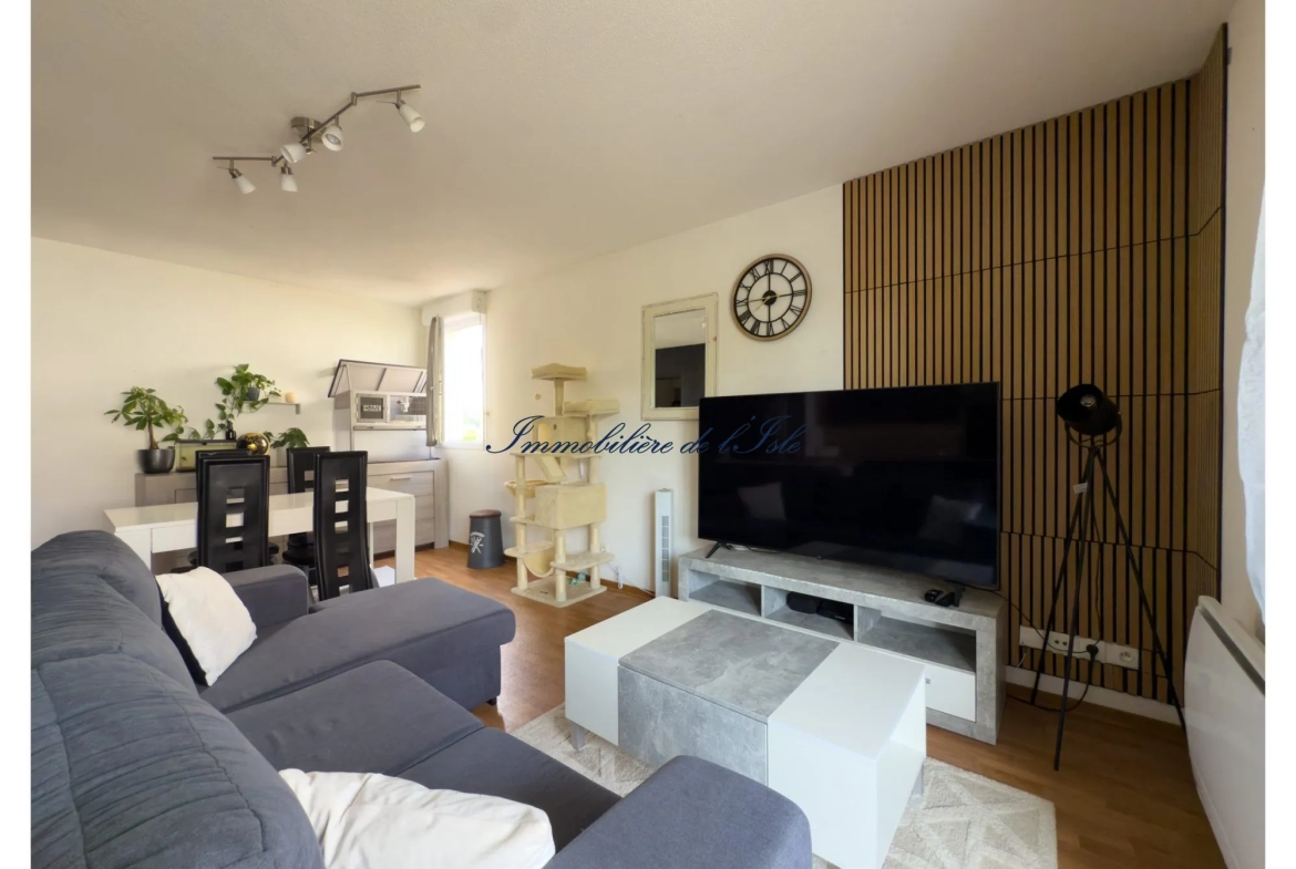 Appartement 3 pièces avec piscine et parking à Trélissac 