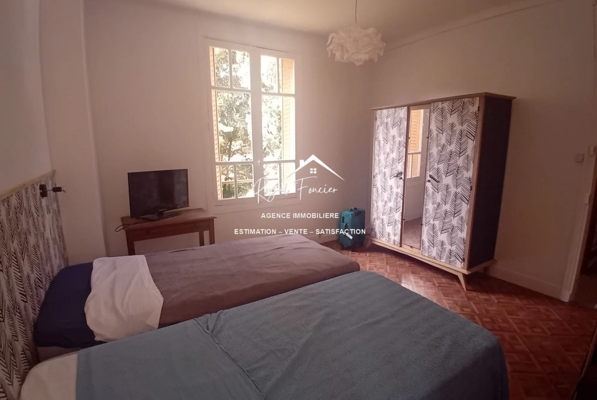 Magnifique maison ancienne de 210 m² avec 8 chambres à La Roche-Posay 