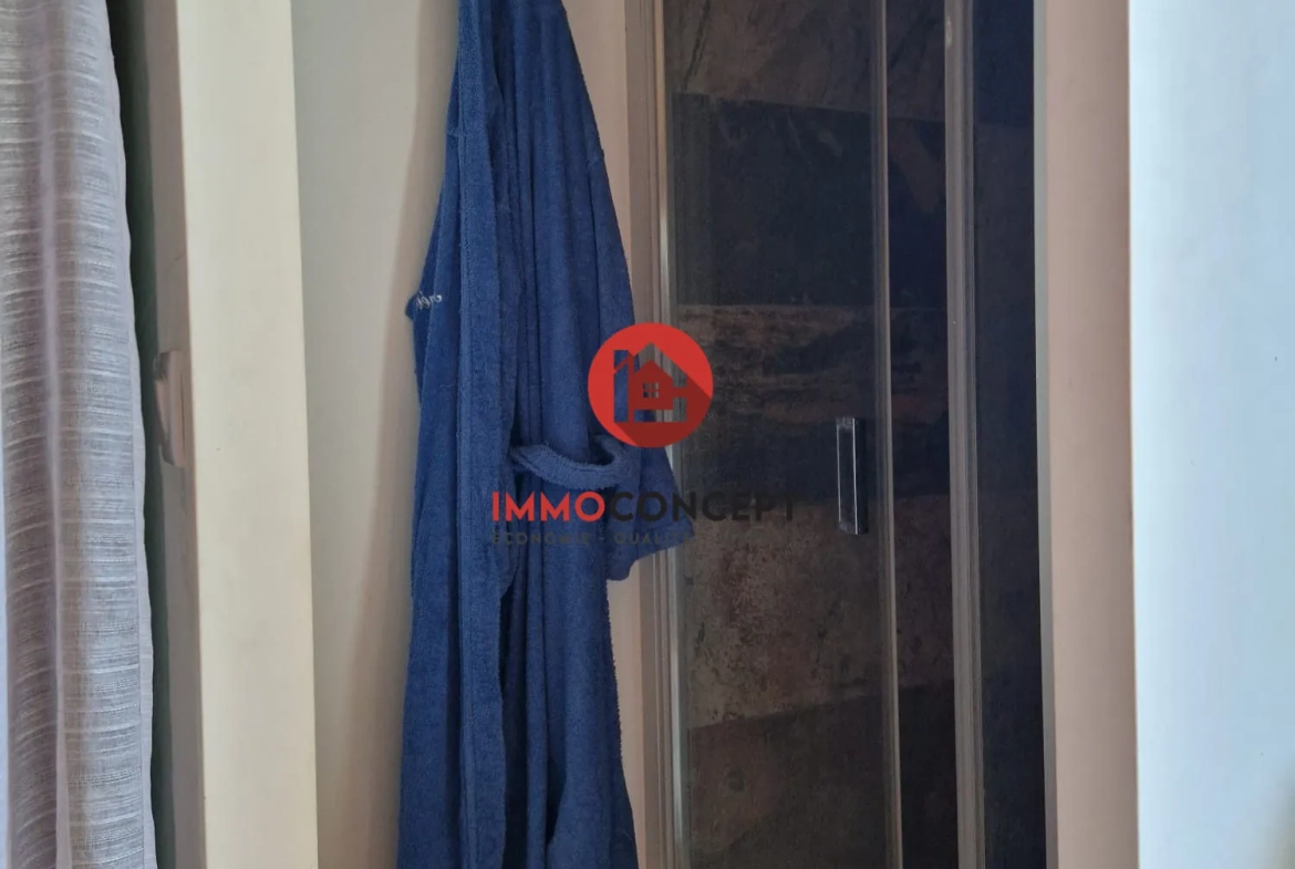 Maison avec local commercial à Goudargues - Investissement locatif rentable 