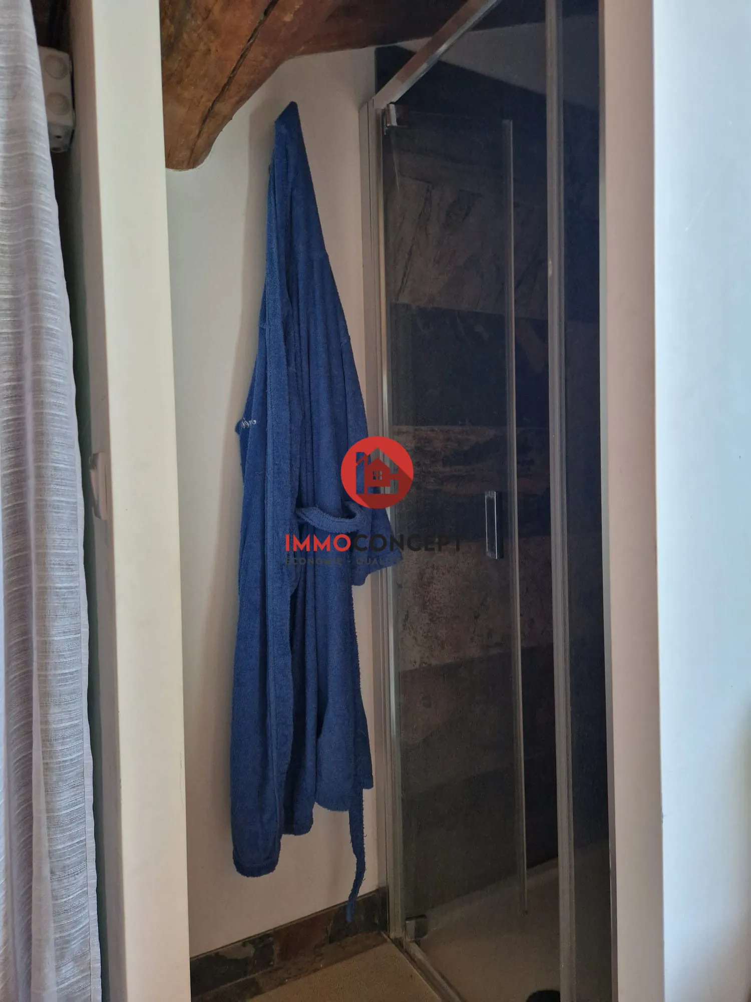 Maison avec local commercial à Goudargues - Investissement locatif rentable 