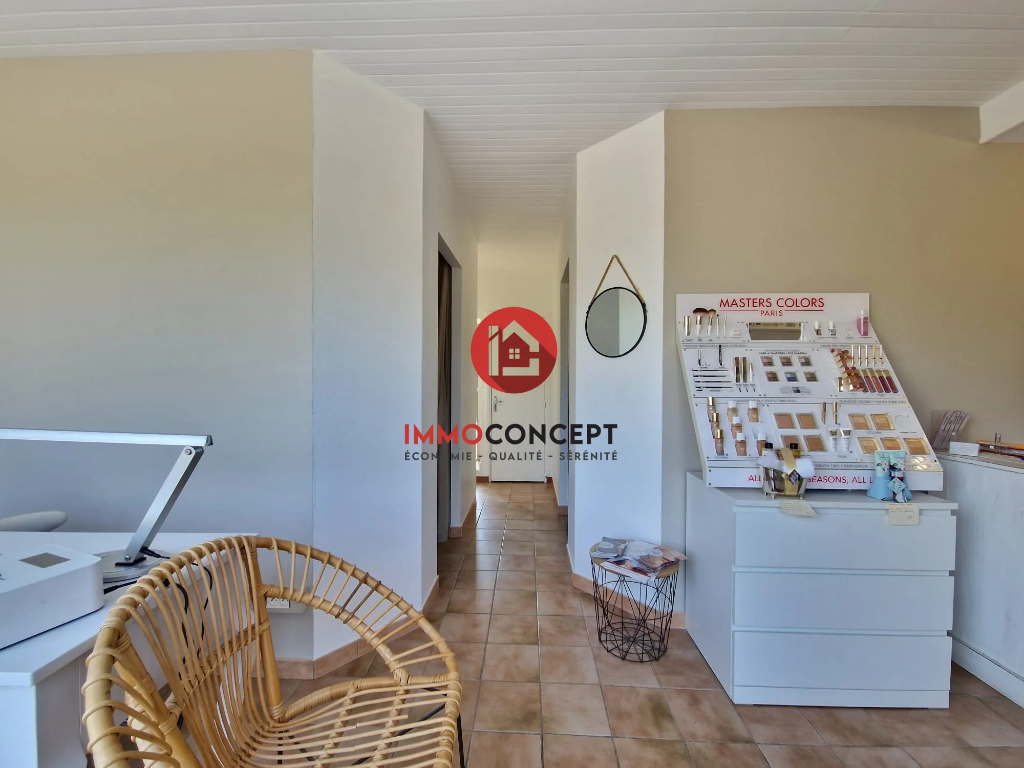 Maison avec local commercial à Goudargues - Investissement locatif rentable 