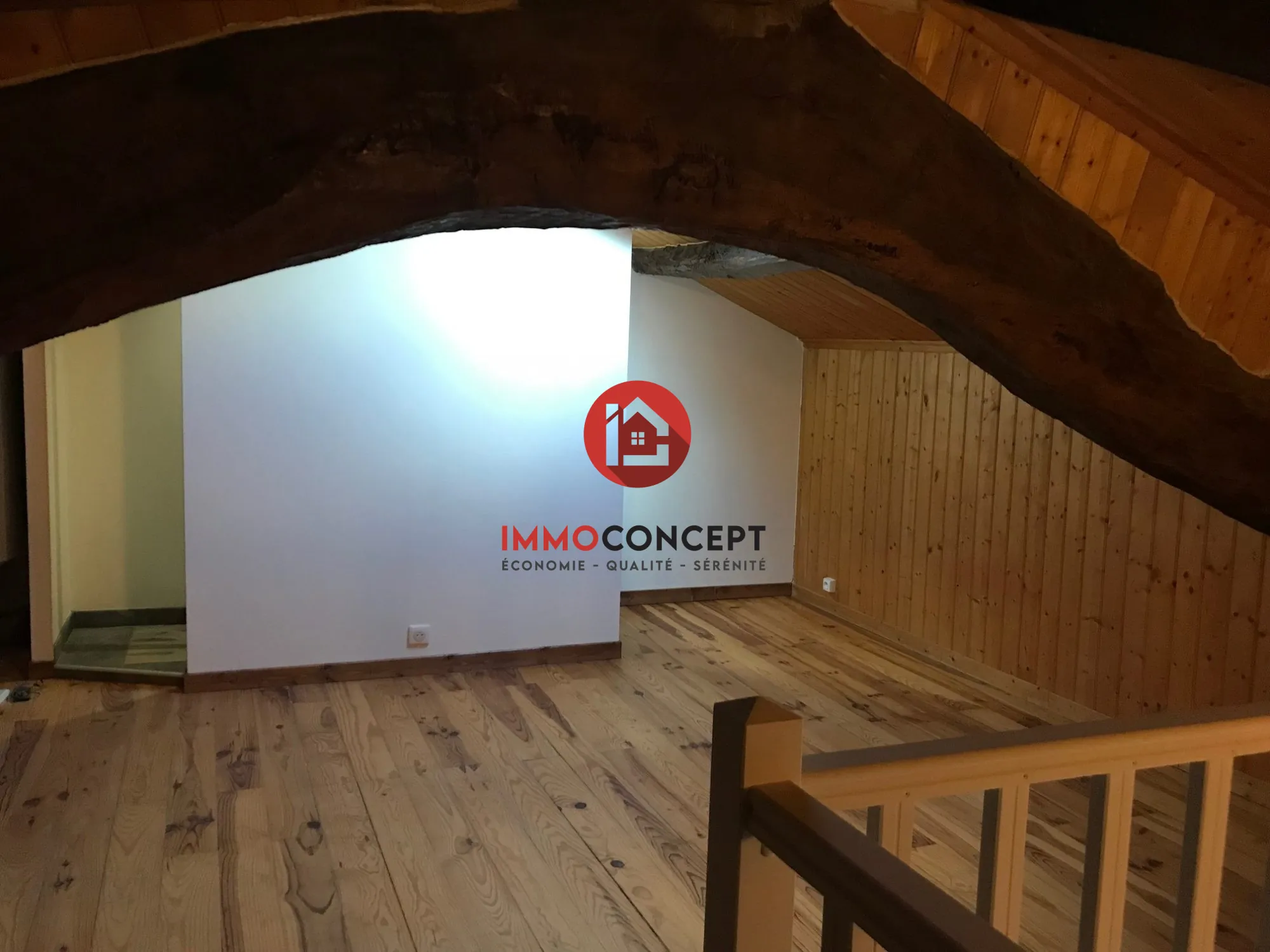Maison avec local commercial à Goudargues - Investissement locatif rentable 
