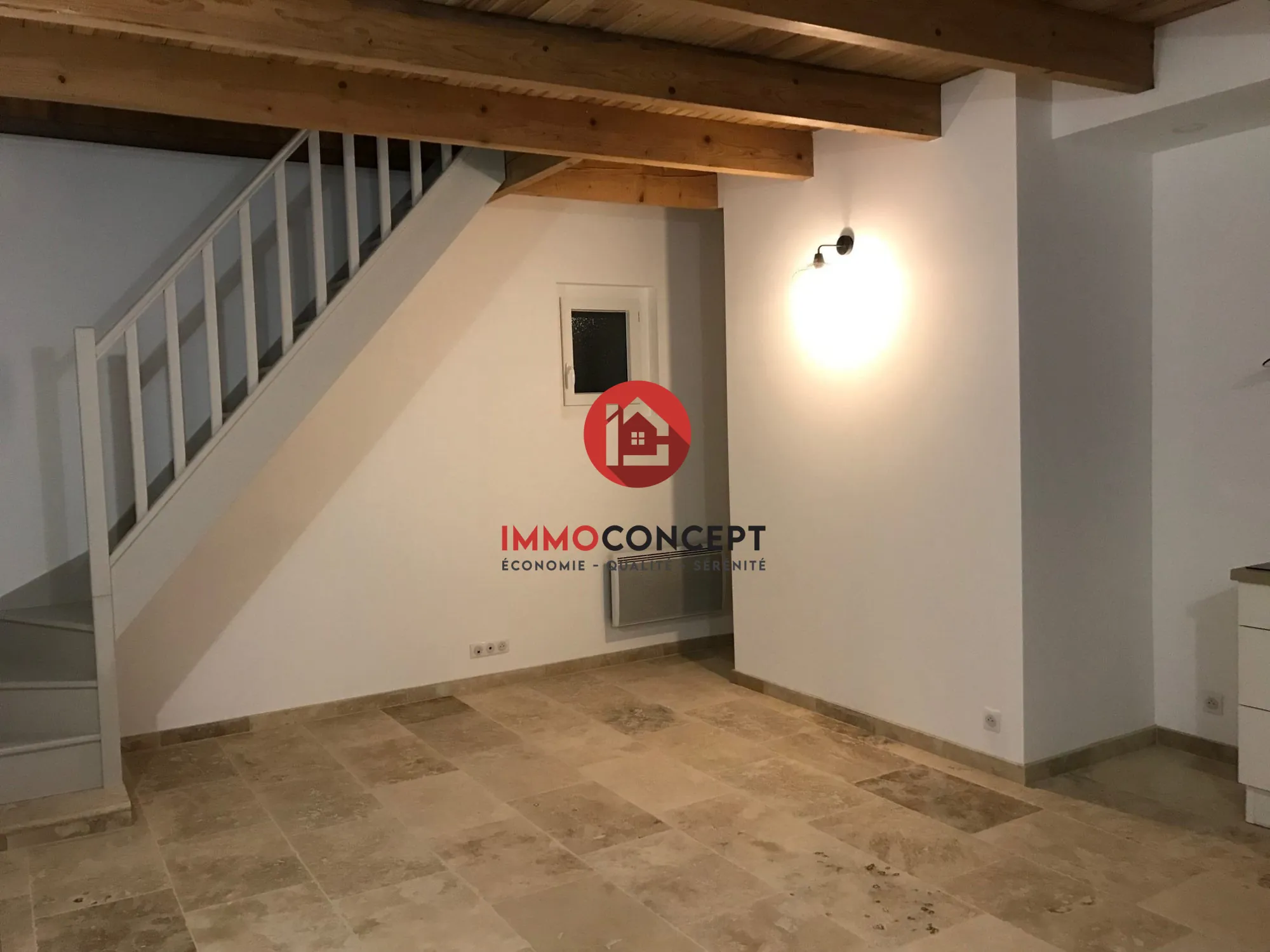 Maison avec local commercial à Goudargues - Investissement locatif rentable 
