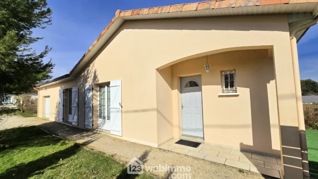 Maison de plain-pied à Fontaine-le-Comte de 103 m² avec 3 chambres 