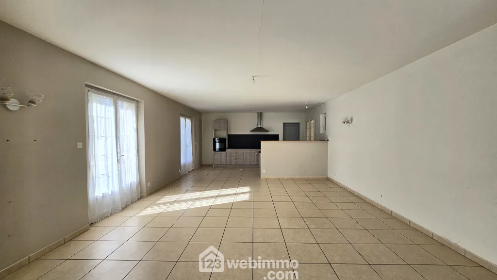 Maison de plain-pied à Fontaine-le-Comte de 103 m² avec 3 chambres 