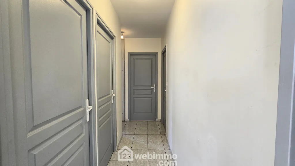 Maison de plain-pied à Fontaine-le-Comte de 103 m² avec 3 chambres 