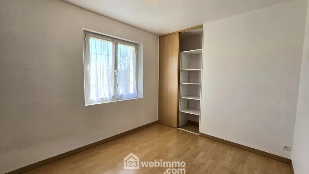 Maison de plain-pied à Fontaine-le-Comte de 103 m² avec 3 chambres 